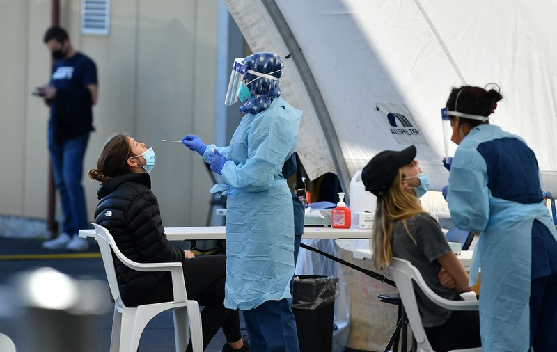 Studiu german: Valul patru al pandemiei, oprit doar prin corelarea vaccinării cu testatea masivă și reducerea numărului de contacte