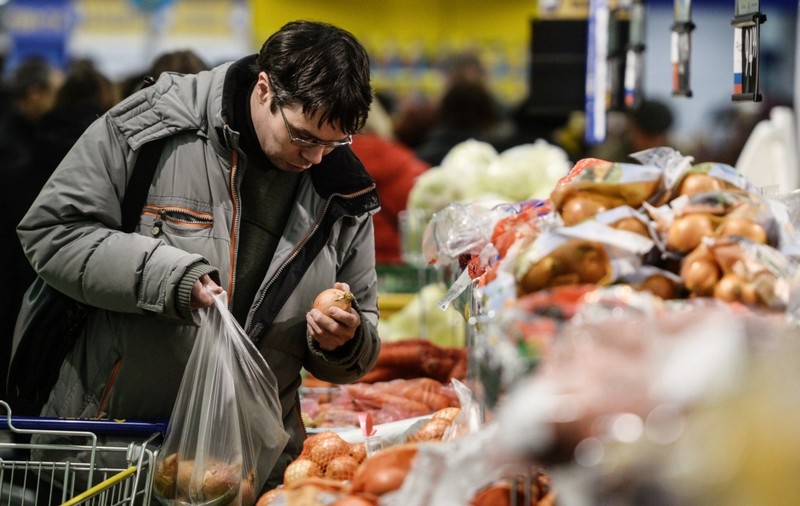 Legea supermarketurilor, adoptată. Din toamnă, produsele românești invadează rafturile