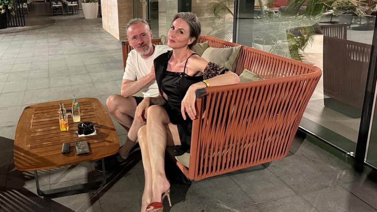 Mihai Albu si sotia lui, Elena, la o terasa