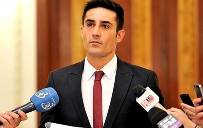 Senatorii Claudiu Manda şi Adrian Benea au demisionat din Parlament, pentru a merge la Bruxelles