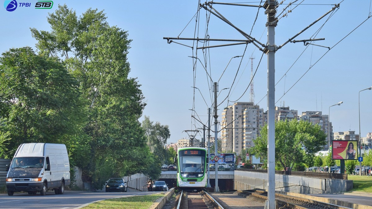 Tramvaiul 41 asigură legătura între Ghencea (stadionul Steaua) si Piața Presei