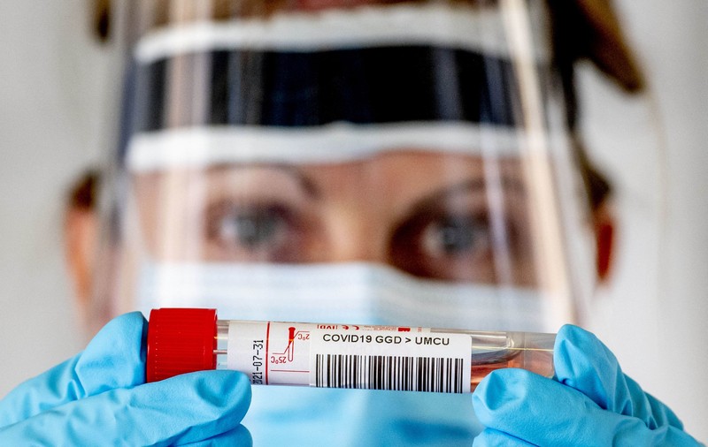 Cercetătorii au identificat noi simptome ale COVID-19 în cazul adulţilor. Se aseamănă cu cele ale sindromului întâlnit la copii