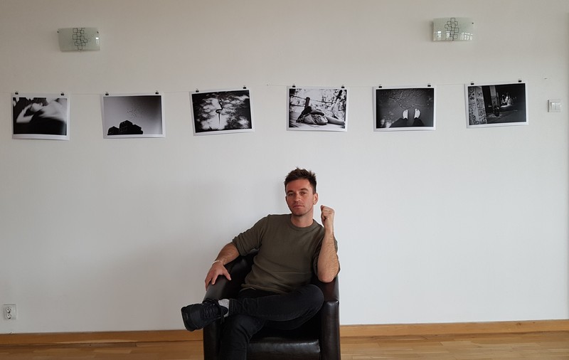 Spectaculoasa poveste de viață a unui fotograf care a lipsit din România 30 de ani. ”O fată mi-a ghicit viitorul în cărți de Tarot și exact așa a fost, you know...”
