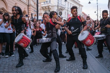 Trupa columbiană AAINJAA, la spectacolul de pe pietonala Nicolae Bălcescu. Foto: Vlad Chirea / Libertatea