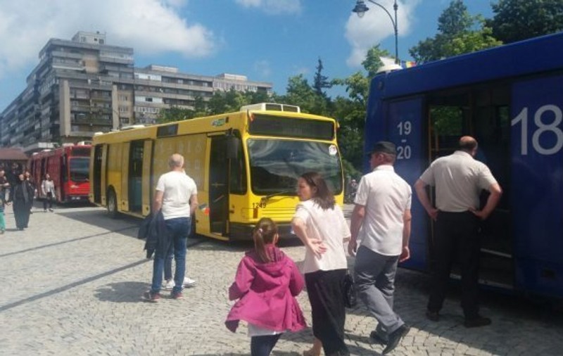 Trei autobuze în culorile tricolorului pornesc din Iași în toată țara. ”Caravana Unirii” găzduiește un muzeu în anul Centenarului