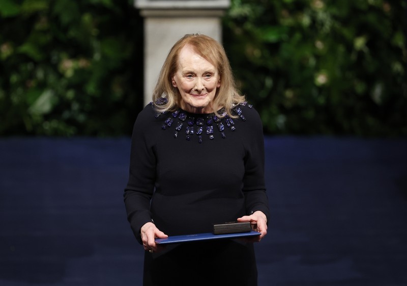 Scriitoarea franceză Annie Ernaux la decernarea premiului Nobel Pentru literatură, în Stockholm, 10 decembrie 2022. Foto: EPA