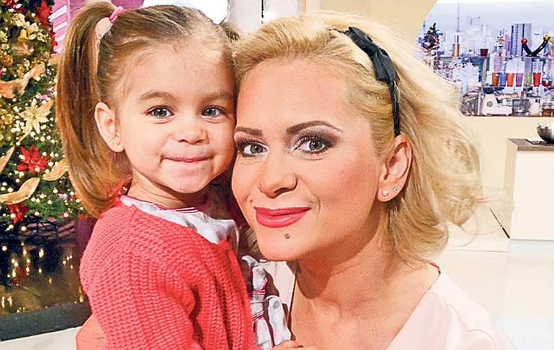 Actriţa Paula Chirilă şi fiica ei sunt topite după serialul difuzat de Kanal D: «Când începe “Suleyman”, nici musca nu mişcă!»