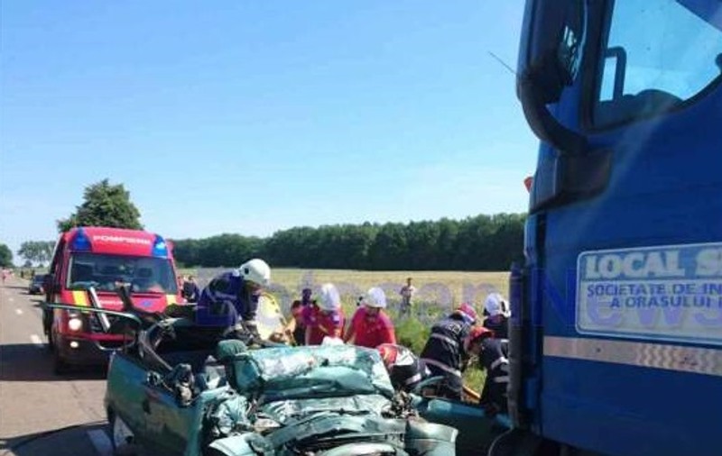 Accident cumplit la Botoşani. Șoferul, bolnav de cancer, a lovit intenţionat camionul și a murit pe loc