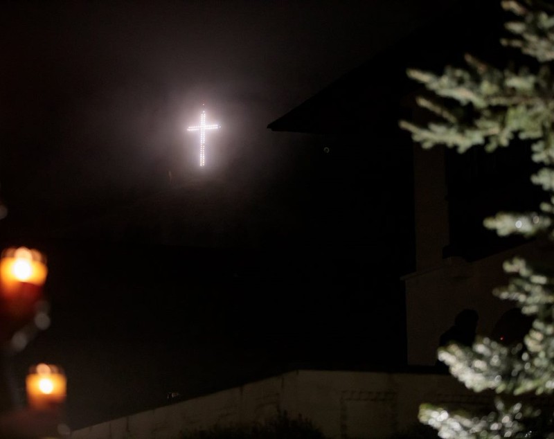 FOTOREPORTAJ. Învierea la Mănăstirea Putna, locul în care mai mulți refugiați ucraineni și-au găsit adăpost în calea războiului
