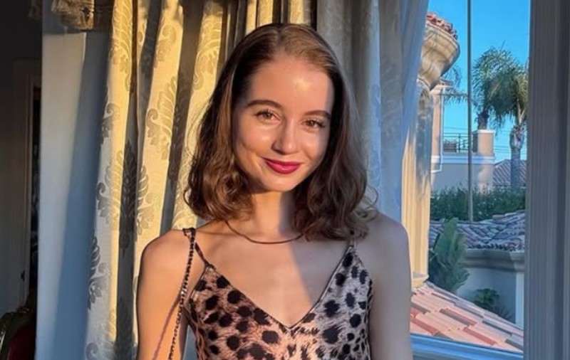 Irina Columbeanu, prima apariție la 18 ani. Îmbrăcată într-o rochie foarte decoltată și cu o geantă de zeci de mii de euro, a sărbătorit la restaurant