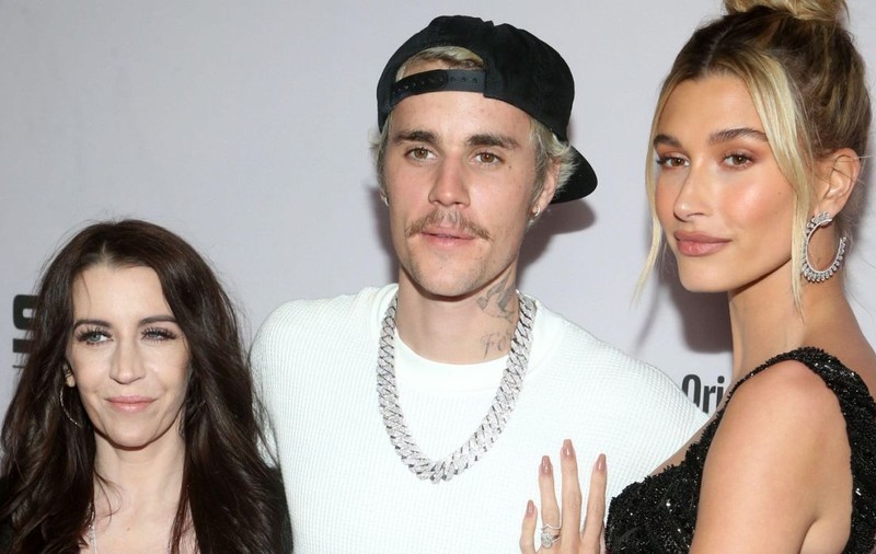 Fanii lui Justin Bieber, îngrijorați de rugăciunea făcută de mama artistului: „Duhule Sfânt, vindecă rana”! Reacția cântărețului