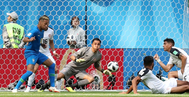 epa06830352 Neymar (L) of Brazil and Goalkeeper Keylor Navas (C) of Costa Rica in action during the FIFA World Cup 2018 group E preliminary round soccer match between Brazil and Costa Rica in St.Petersburg, Russia, 22 June 2018. (RESTRICTIONS APPLY: Editorial Use Only, not used in association with any commercial entity - Images must not be used in any form of alert service or push service of any kind including via mobile alert services, downloads to mobile devices or MMS messaging - Images must appear as still images and must not emulate match action video footage - No alteration is made to, and no text or image is superimposed over, any published image which: (a) intentionally obscures or removes a sponsor identification image; or (b) adds or overlays the commercial identification of any third party which is not officially associated with the FIFA World Cup) EPA-EFE/GEORGI LICOVSKI EDITORIAL USE ONLY