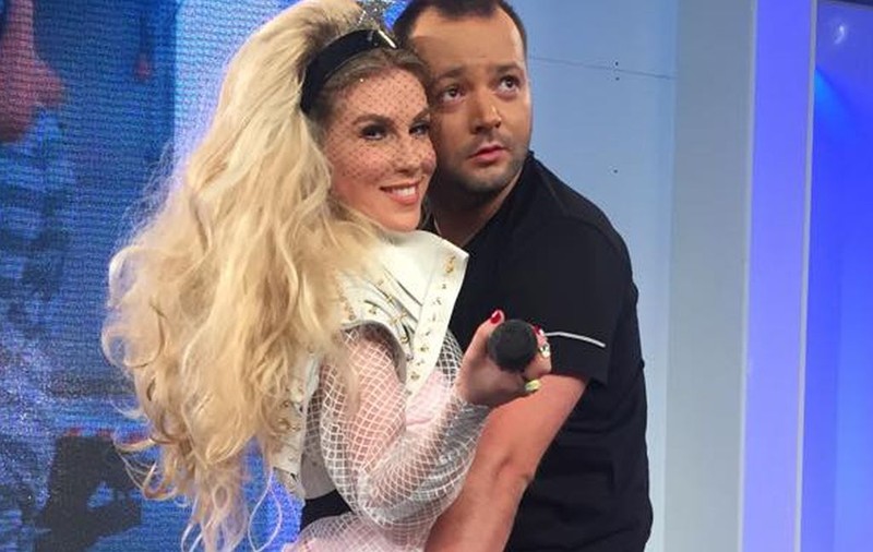 Corina, pipăită pe fund de Mihai Morar, în direct la TV | FOTO