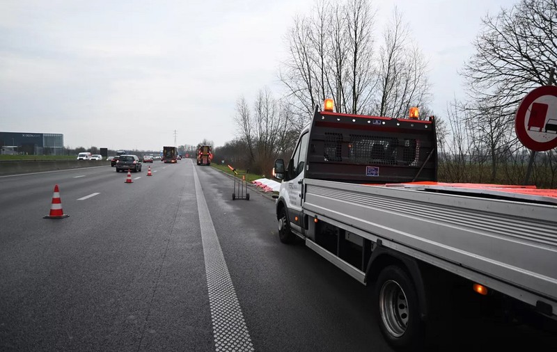 Mihai, un român care muncea la întreținerea drumului, a murit lovit de un camion, pe marginea unei autostrăzi din Belgia