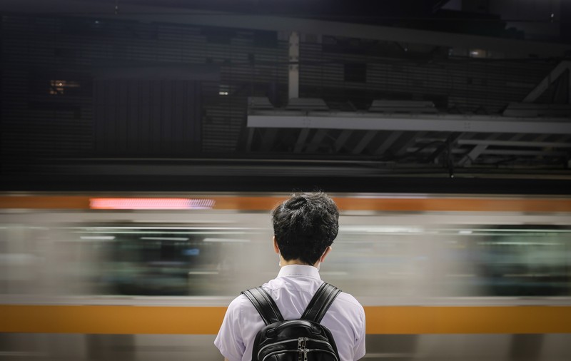 Atac cu cuţitul într-un tren din Tokyo. Cel puțin nouă persoane au fost rănite