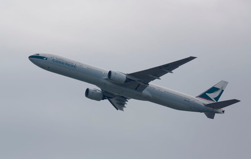 Incident incredibil: Pilotul a adormit, iar copilotul se juca pe tabletă. Avionul a căzut 1.500 de metri