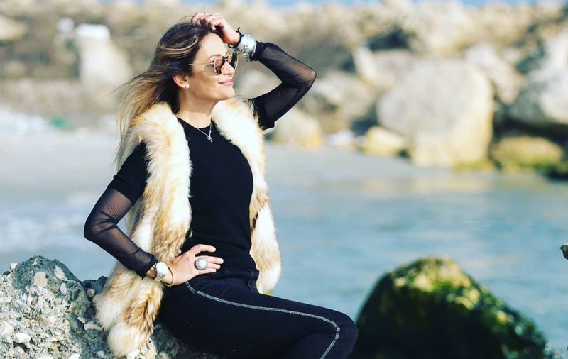 Anca Țurcașiu este pregătită să o ia de la capăt, la un an de la divorț. Apariție spectaculoasă în noul videoclip. Artista arată perfect la 50 de ani