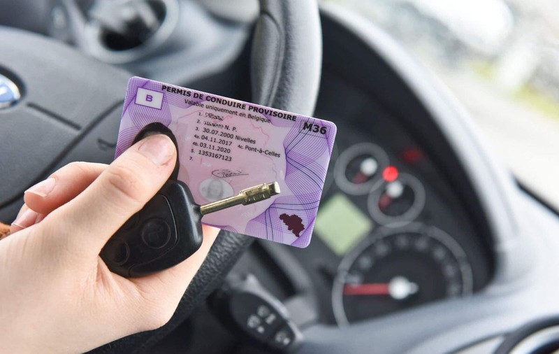 Un român și-a cumpărat de pe Facebook permis de conducere și a fost prins în Belgia: „Mă bucur că m-a oprit Poliția!”