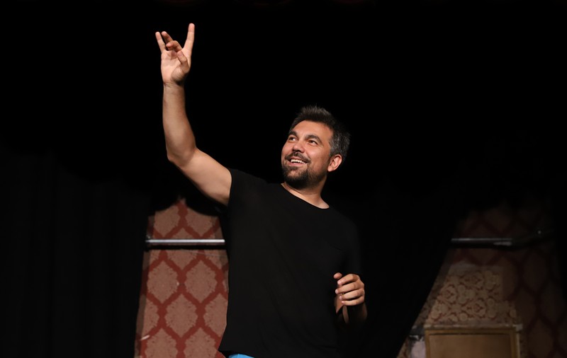 Cum a ajuns Andreas Petrescu să lucreze cu soția lui, deși ea era împotrivă! La concurs, sub nume fals