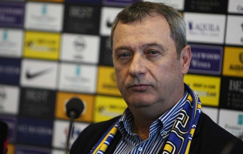 Rednic i-a criticat pe cei ce se ocupă de delegări: ”Trebuie să ai conducere, să ieși, să țipi, să urli, să-ți dai demisia, să-l dai afară pe Stragamolos, sau cum îl cheamă, Varvavogos. Hai, mă, ce Dumnezeu! Parcă ăla e de vină, săracul...el nici măcar nu trece prin România. Alții sunt de vină, alții fac delegările!”