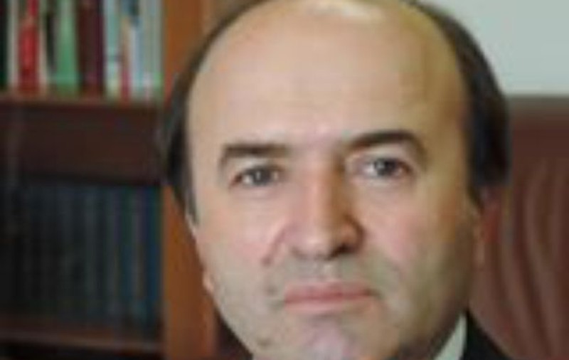 Tudorel Toader: Decizia lui Puiu Popoviciu de a se preda trebuie privită cu prudență