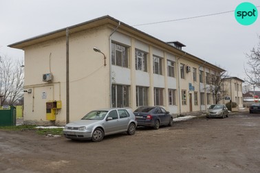 Spitalul Orășenesc Bolintin-Vale, un loc căutat de zeci de bucureșteni care au reușit să se programeze pentru vaccinare – Foto: Alexandru Nistor / SpotMedia.ro
