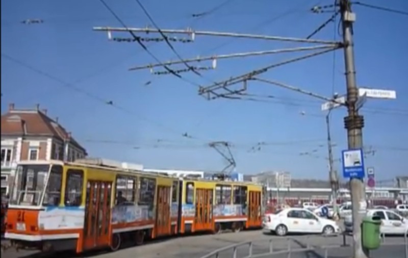 Un tramvai şi un troleibuz S-AU CIOCNIT LA CLUJ! Cel puţin 6 persoane SUNT RĂNITE