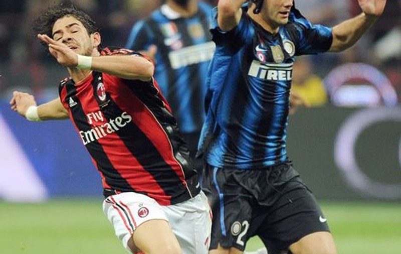 AC Milan a spulberat-o pe Inter în "Derby della Madonnina" 3-0, iar Chivu a fost eliminat