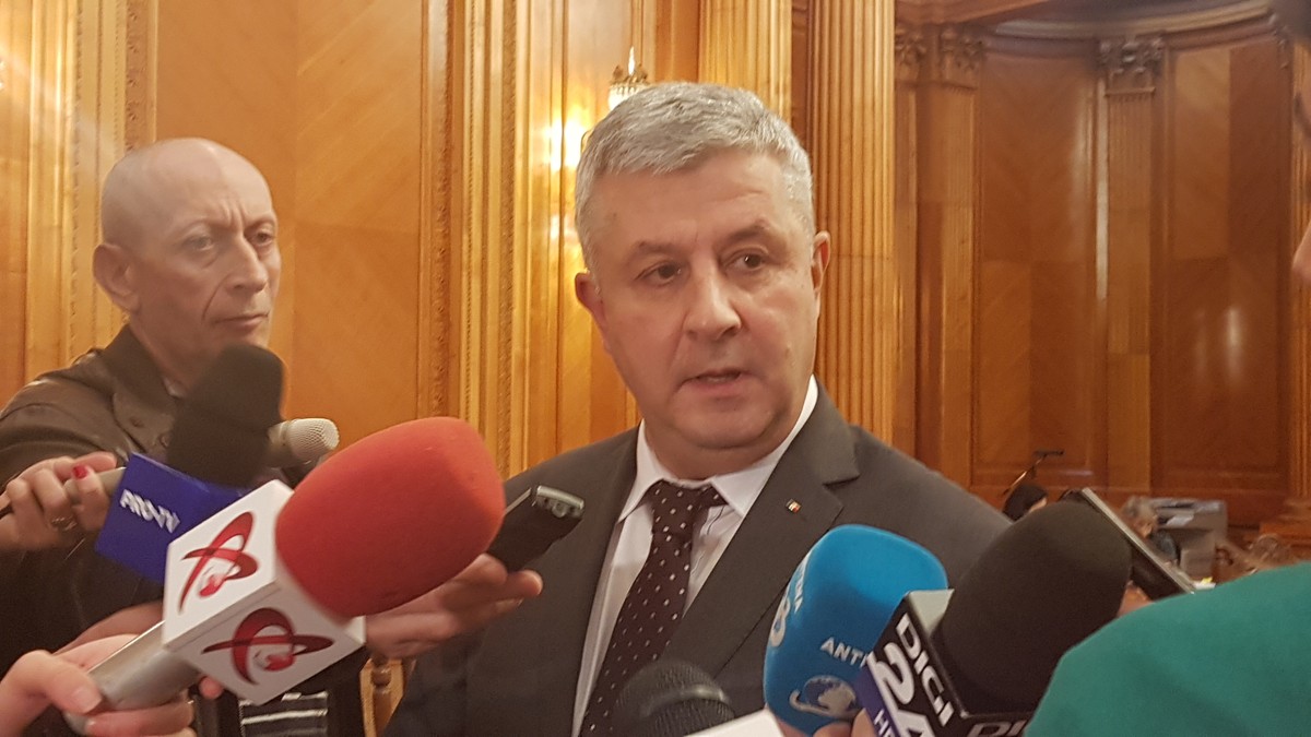 Decretul de prelungire a mandatului Statului Major al Apărării. Florin Iordache se adresează jurnaliștilor, pe holul Camerei Deputaților
