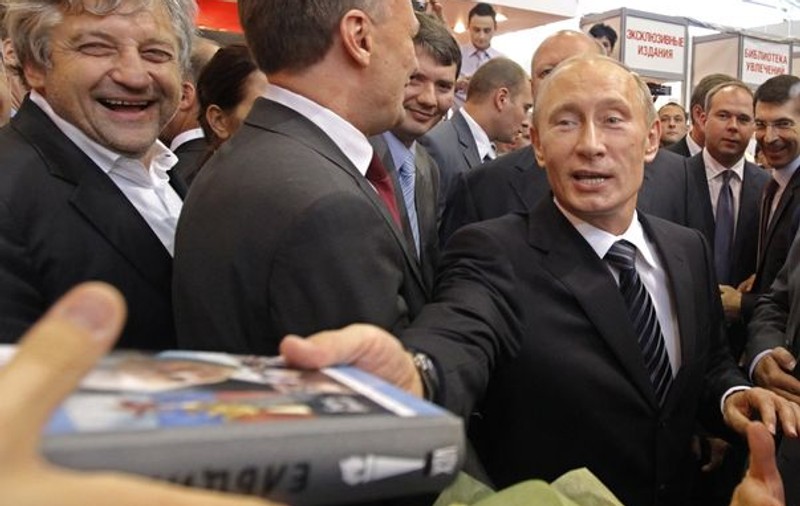 Scandal în Rusia unde mai multe şcoli au fost obligate să cumpere o carte despre copilăria lui Putin