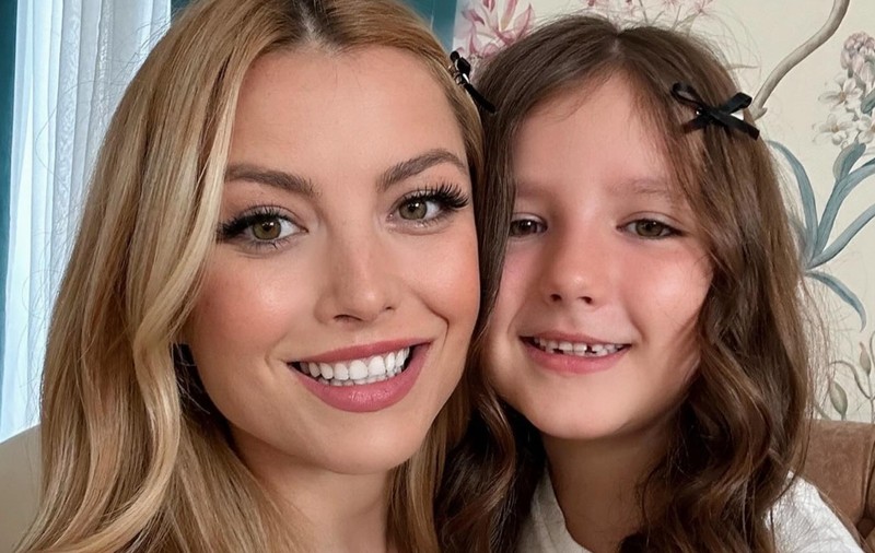 Elena Gheorghe cântă alături de fiica ei, Amelie. Artista a lansat un proiect la care a lucrat 14 ani
