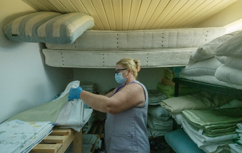 REPORTAJ | În spatele cearșafurilor. Cum arată viața unei femei care face curățenie în Portugalia: “Atâta am muncit, că n-am mai știut care e noapte și care dimineață”