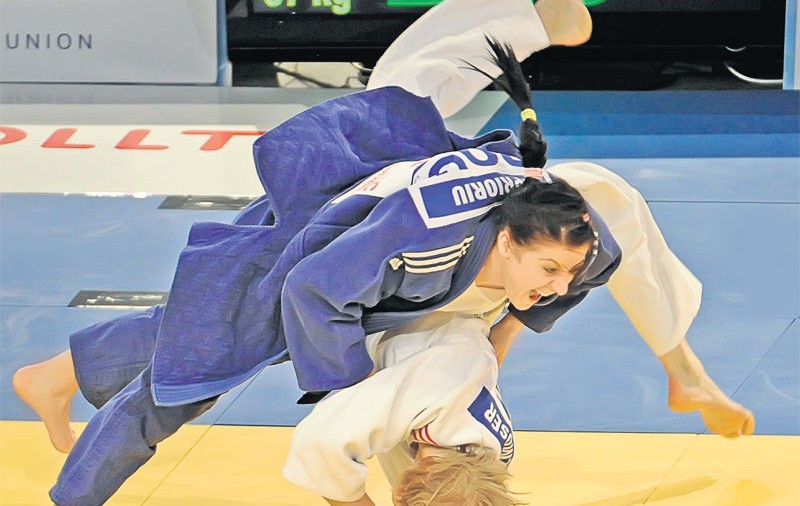 Corina Căprioriu, campioană europeană la judo, îşi bătea colegii de clasă