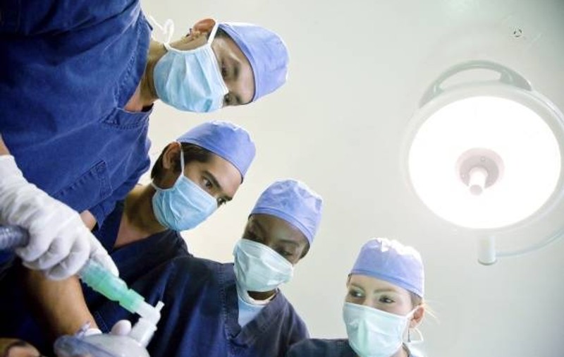 EXCLUSIV / Parlamentarii vor să-i țină pe viitorii medici în țară cel puțin 5 ani