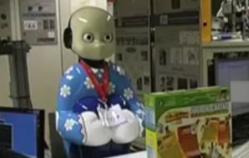 Video / "iCub" - robotul care se mişcă şi învaţă la fel ca un copil