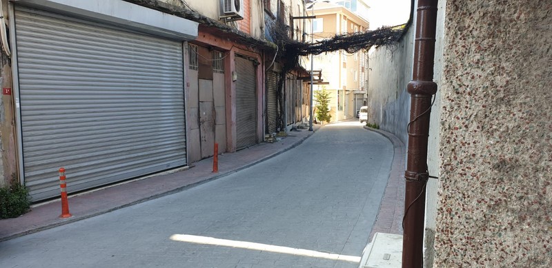 Sâmbăta și duminica, străzile din Hasköy sunt pustii. Nimeni nu are voie să iasă din case
