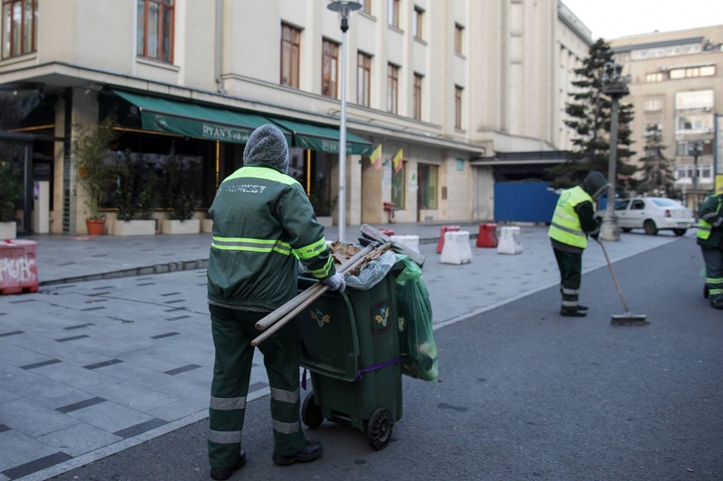 8 milioane de lei pe lună reprezintă salariile muncitorilor Romprest. Foto: Inquam Photos / Octav Ganea