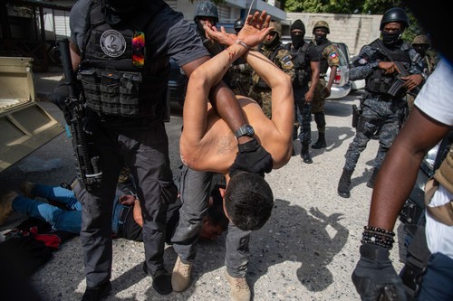 Poliția din Haiti a arestat mai mulți cetățeni columbieni implicați în asasinarea președintelui Foto: Profimedia
