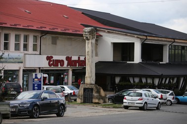 Monumentul din faţa Primăriei