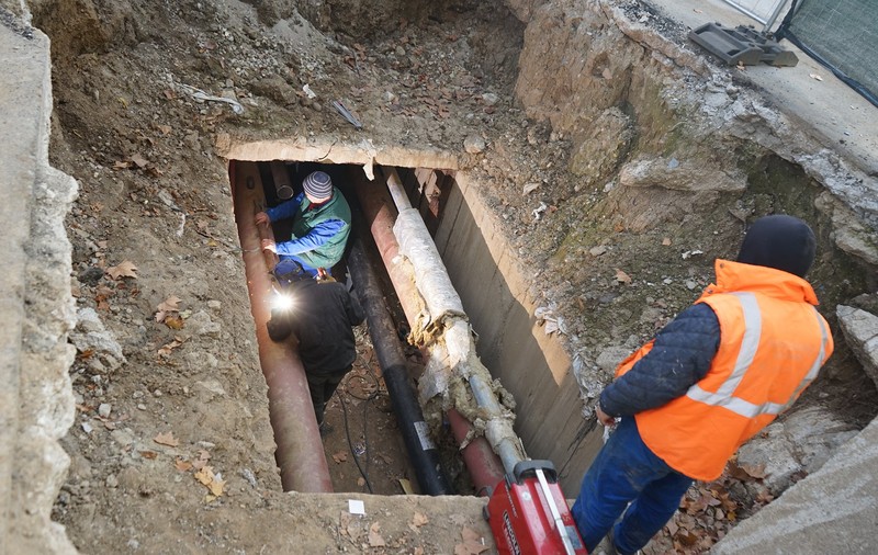 Avocatul Poporului s-a sesizat din oficiu privind lipsa apei calde și căldurii în București: Primăriile de sector să transmită măsurile dispuse