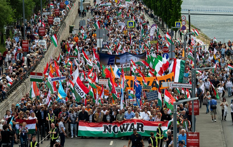 Manifestație pro-Orban cu mii de oameni, la Budapesta. „Europa trebuie împiedicată să se îndrepte spre război”