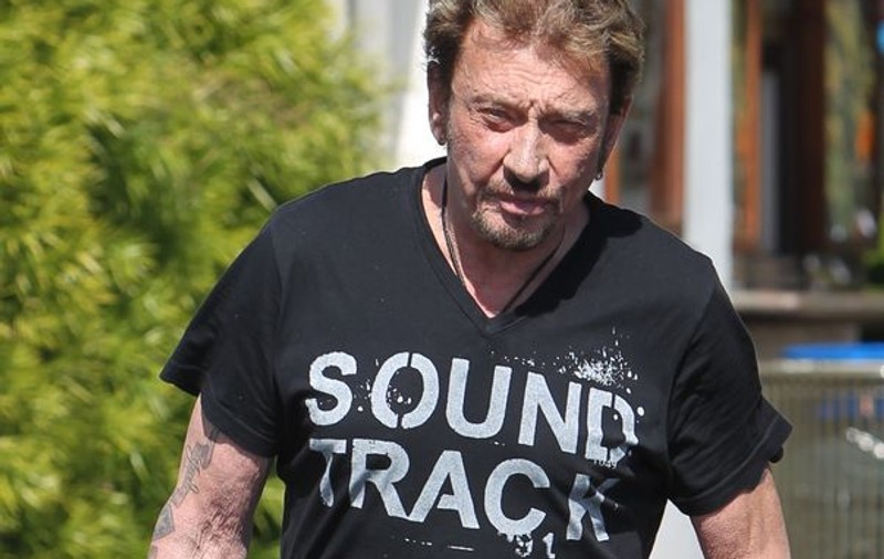 DRAMĂ ÎN LUMEA MONDENĂ INTERNAŢIONALĂ! Johnny Hallyday, internat de urgenţă în spital