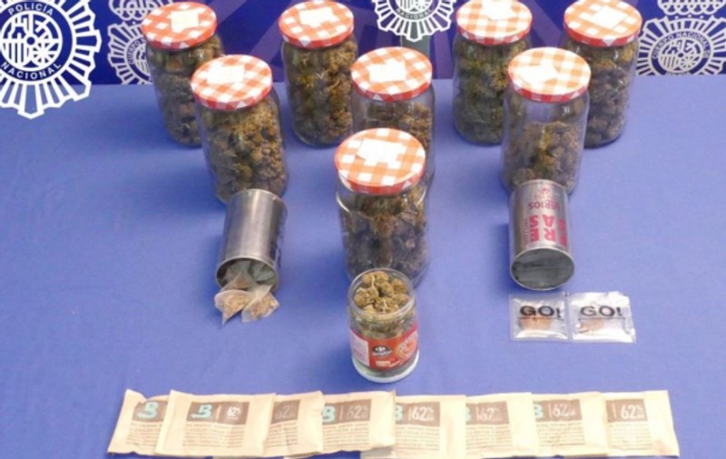 Un bărbat a fost arestat în Spania după ce a uitat peste un kilogram de droguri într-un dulap din apartamentul în care a stat cu chirie
