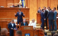 A început votul pentru Guvernul Mureșan în Plenul Parlamentului