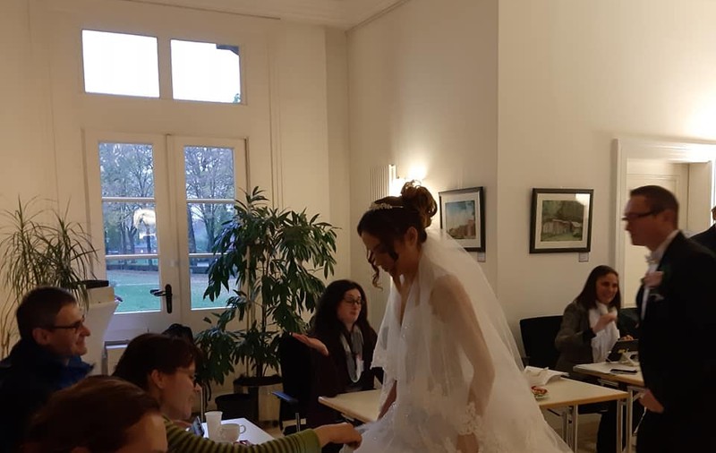 FOTO | La vot, în rochie de mireasă. Scene inedite la două secții din diaspora