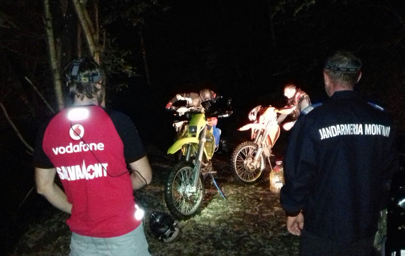 Motocicliști salvați de jandarmi în Munții Semenic. Au fost găsiți la „Botul Calului”