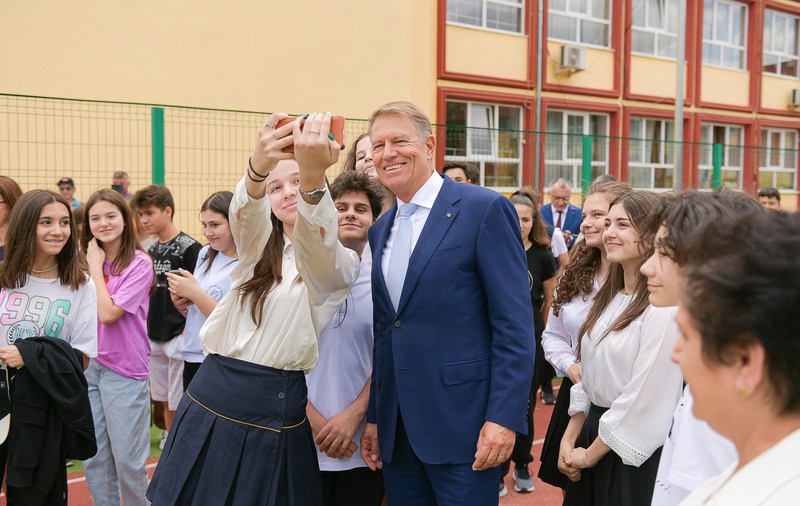 Singur împotriva nimănui. Despre ultima ieșire publică a lui Klaus Iohannis