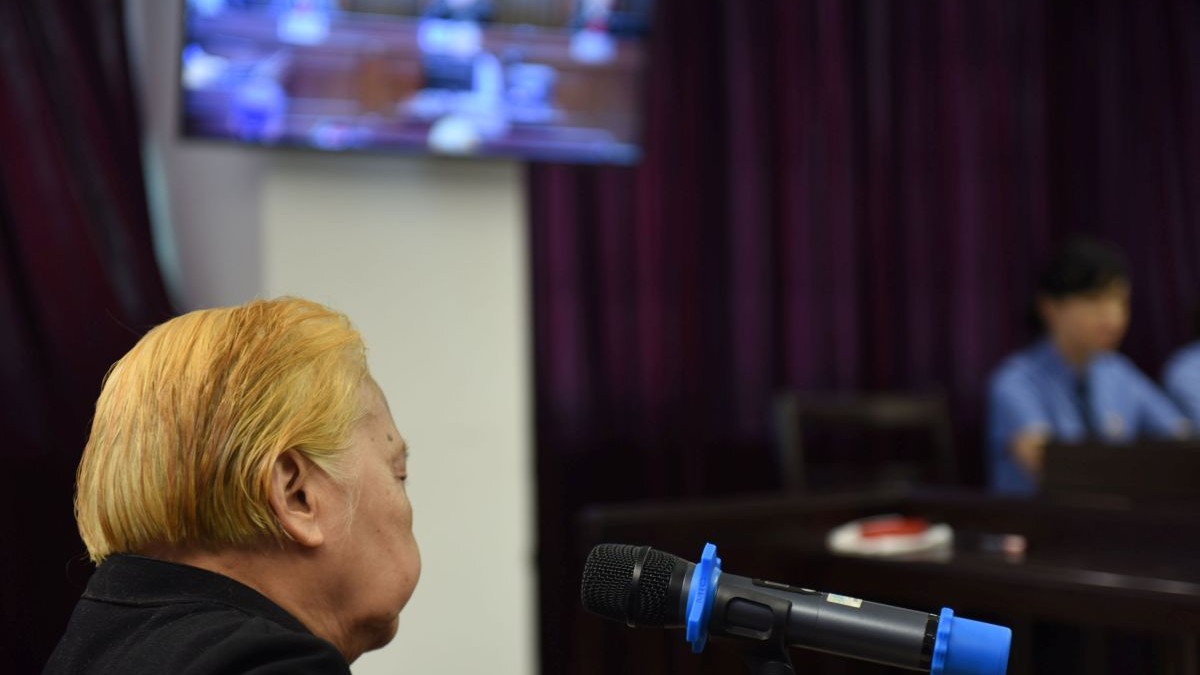 Femeia aflată în boxa acuzațiilor audiată de magistrați
