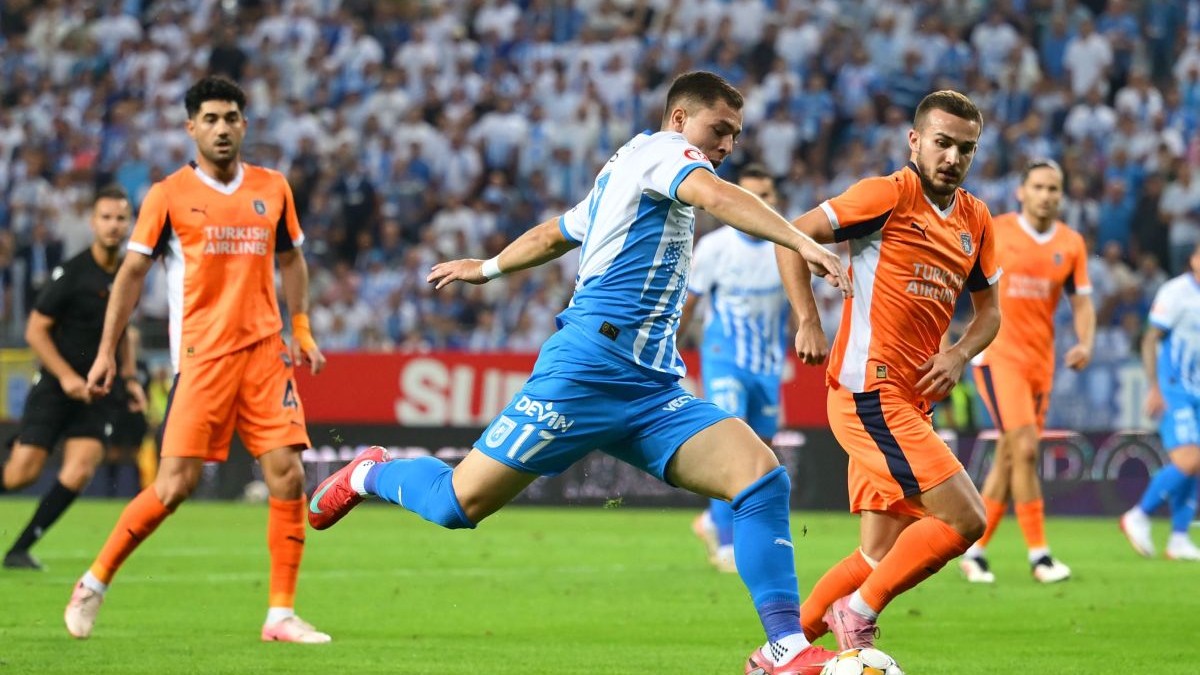 Carlos Andrei Mora Montoya in meciul de fotbal dintre Universitatea Craiova si İstanbul Başakşehir FK, contand pentru Play-Off Conference League , desfasurat pe Stadionul Ion Oblemenco din Craiova, joi 28 august 2025