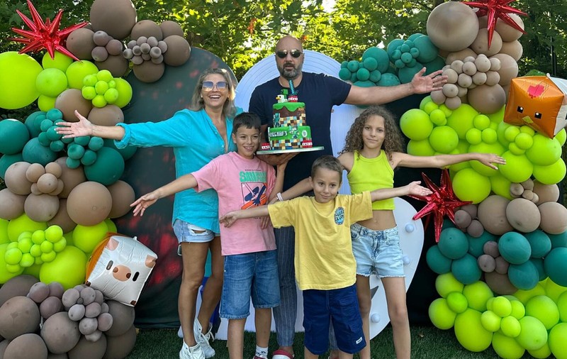 Prima zi de școală din noul an pentru copiii Mirelei Vaida. Cum a apărut vedeta alături de Carla, Vladimir și Tudor: „O nouă etapă pentru noi”